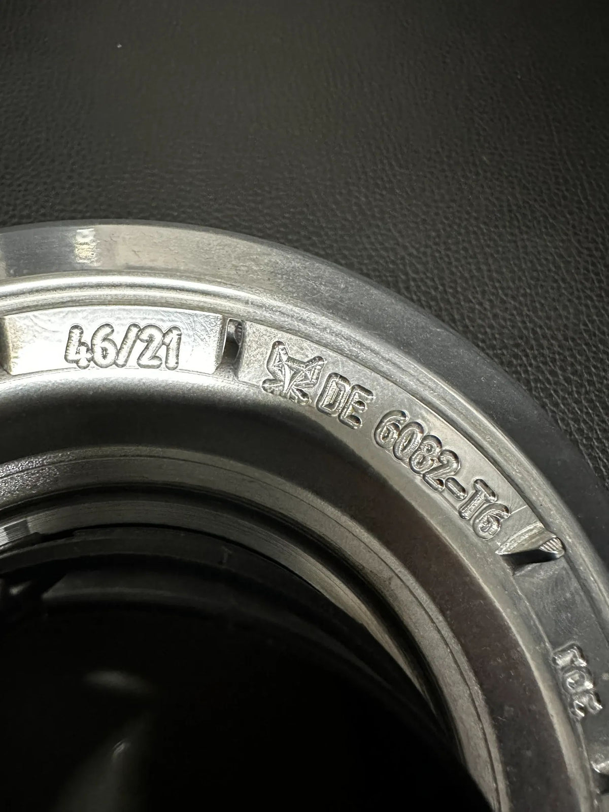 4x Original Wie Neu Mercedes AMG Nabendeckel Deckel Silber/schwarz A0004006400 Detailansicht 5