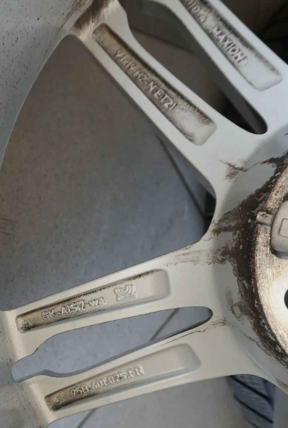 Original Porsche Macan 95B 19 tommer alufælge vinterhjul vinterdæk 2023 6,5mm Detaljevisning 11