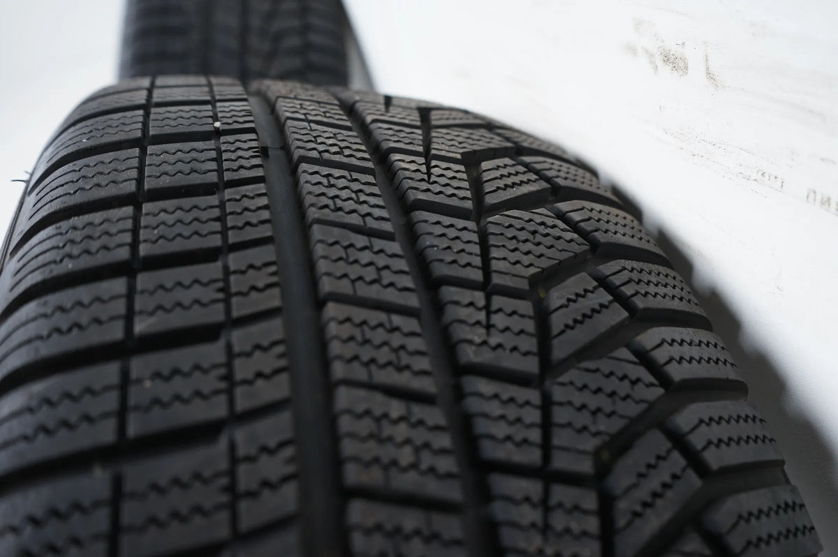 Audi A1 GB winter wheels winter tires 215 45 17 inch 7mm 82A601025G Detail view 9