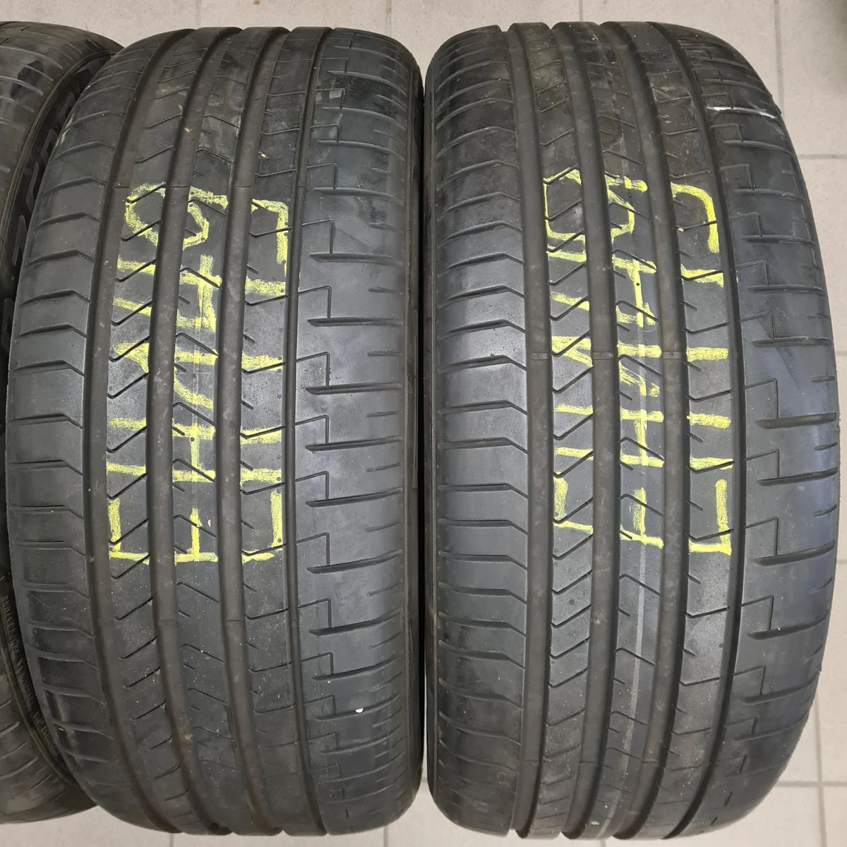 4 x 275 40 R22 107Y Pneus d'été Pirelli P Zero PZero* 6,5mm 2022 Vue détaillée 2