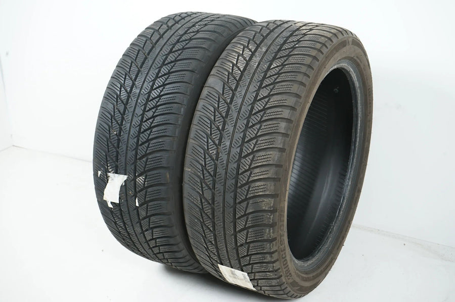 2 x Winterreifen Bridgestone LM 001 225 45 18 Zoll DOT23 ca.5 mm