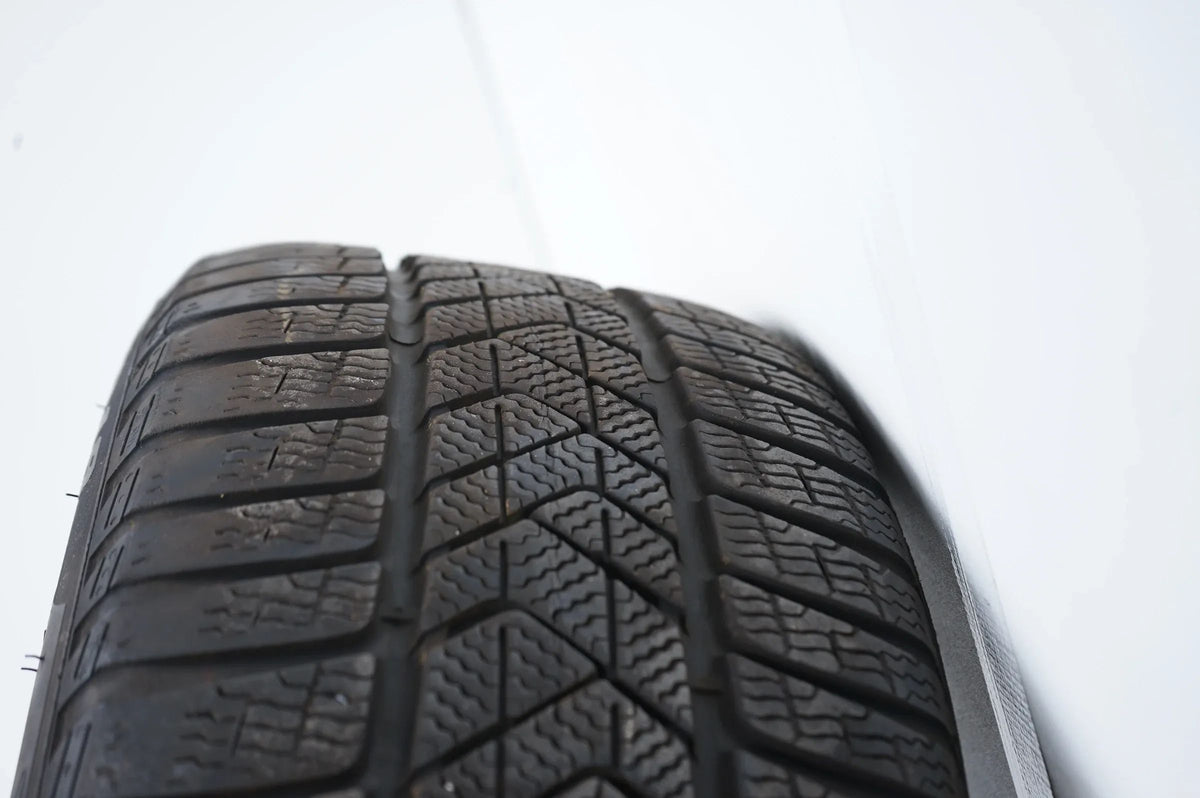 Cerchi invernali con pneumatici invernali Mercedes Classe E W213 da 18 pollici Sport Visualizzazione dettagliata 12