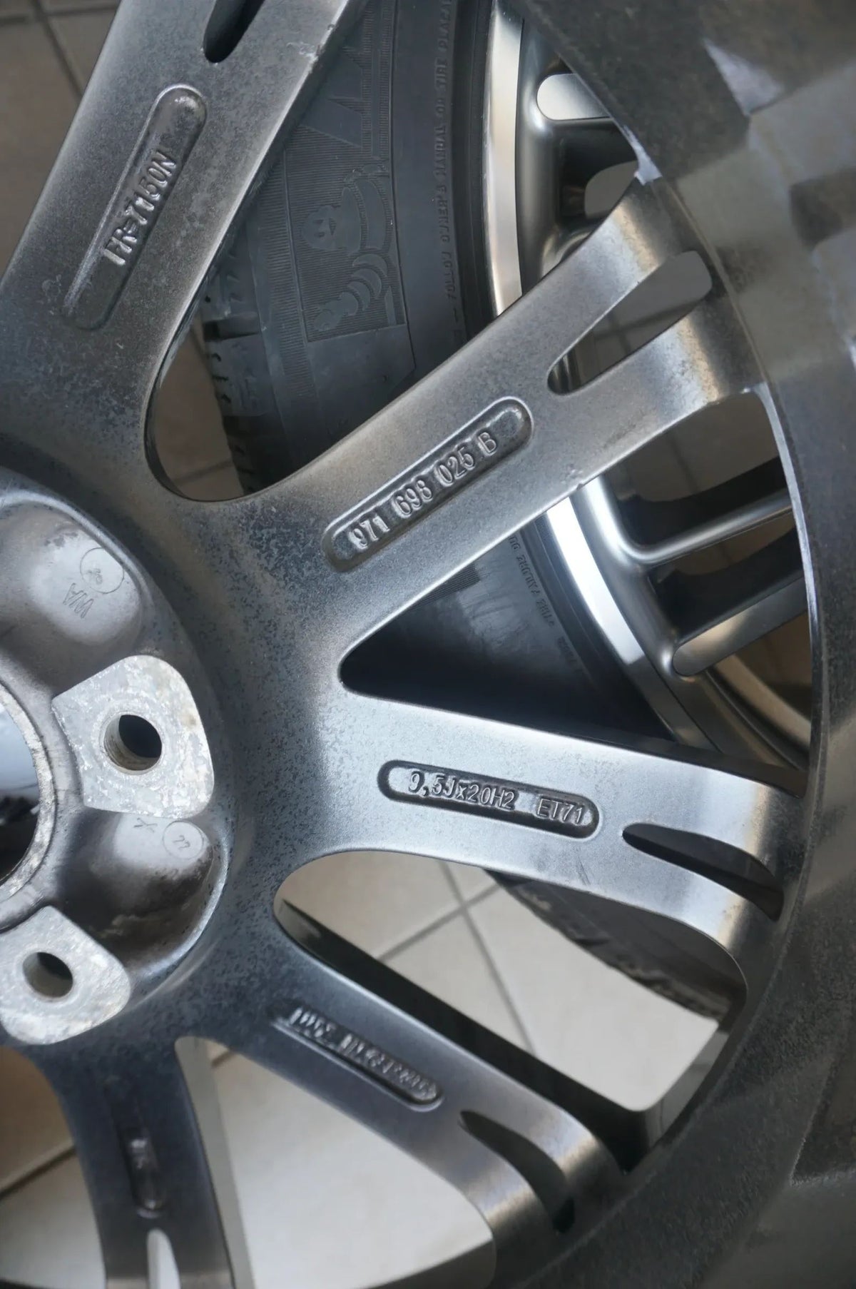Original Porsche Panamera 971 20 Zoll Alufelgen Winterräder Winterreifen Detailansicht 13