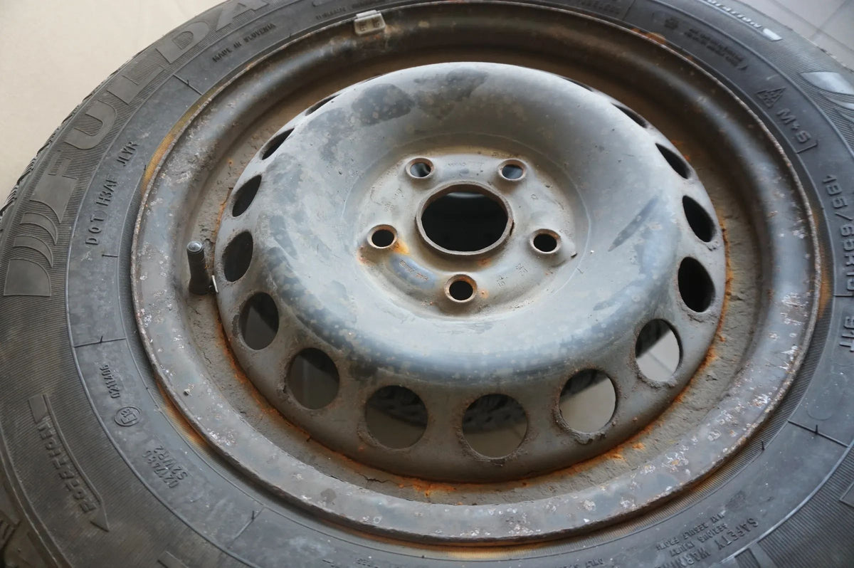 Original VW Golf 5 6 V VI Felgen Winterräder Winterreifen 195 65 R15 2016 7mm Detailansicht 2
