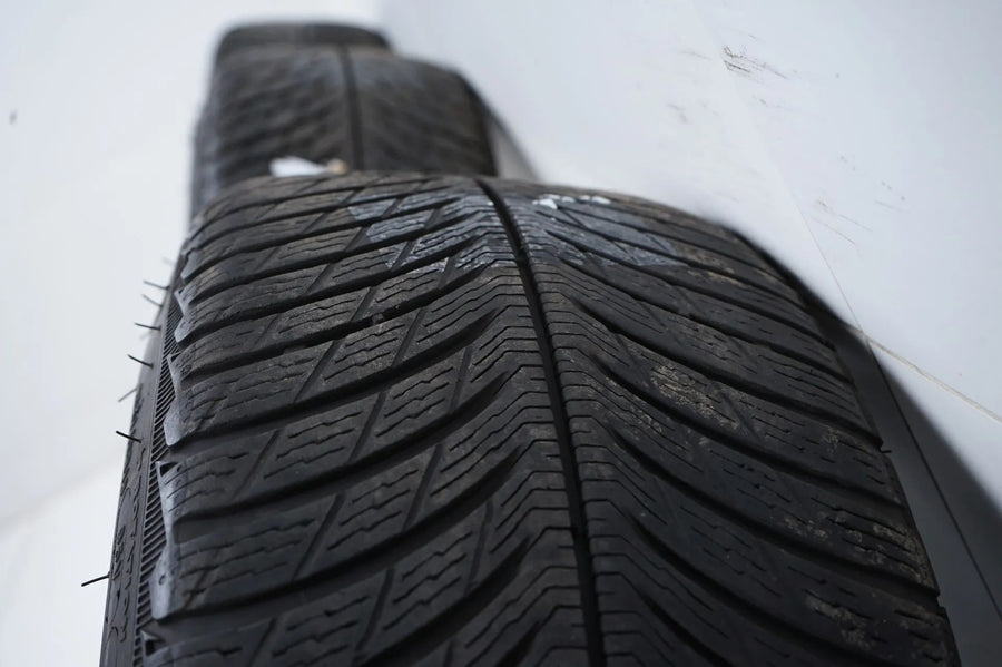 Roues et pneus hiver Mercedes CLA35 C118, dimensions 235/40/18 pouces
