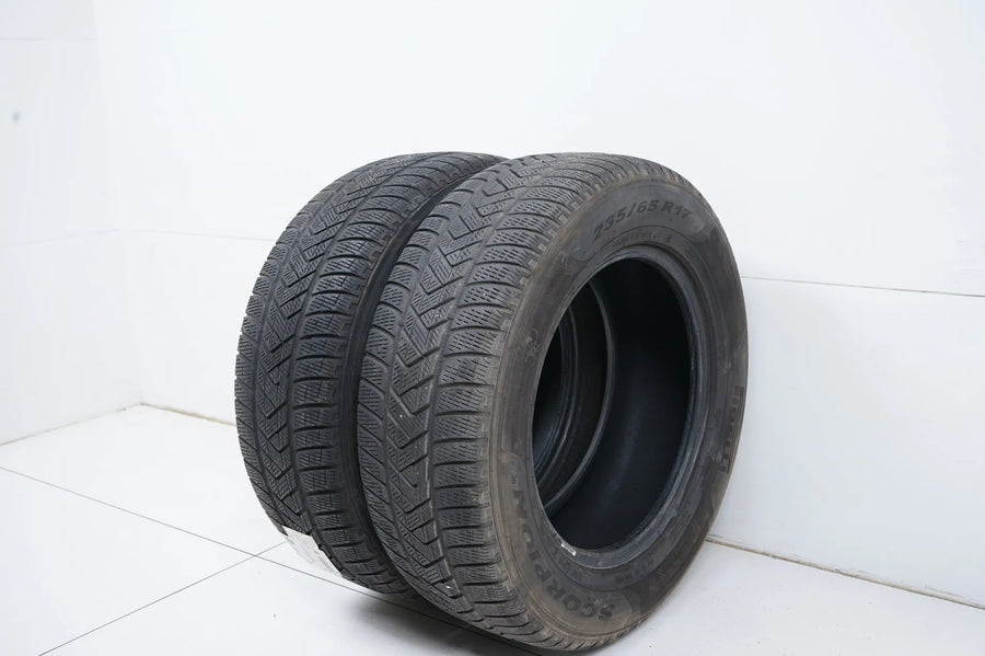 2x Winterreifen Pirelli 235 65 17 Zoll DOT20 MO ca.3 mm