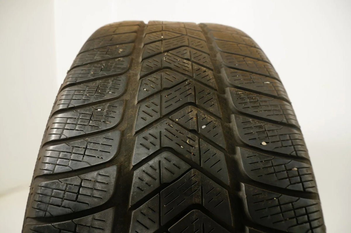 4x Winterreifen Pirelli 235 60 18 Zoll DOT20 MO ca.3-4mm Detailansicht 3