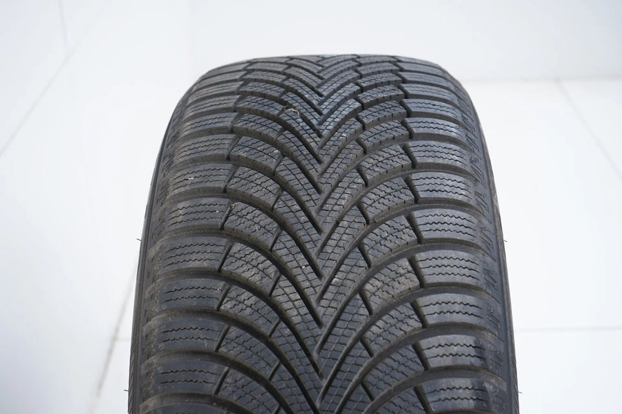 1x Winter tire 245 45 18 inch Maxxis approx. 7 mm DOT20