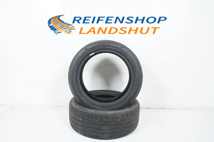 2 pneus été Pirelli DOT20 255/45/19 pouces, profondeur de sculpture d'environ 5,5 mm.