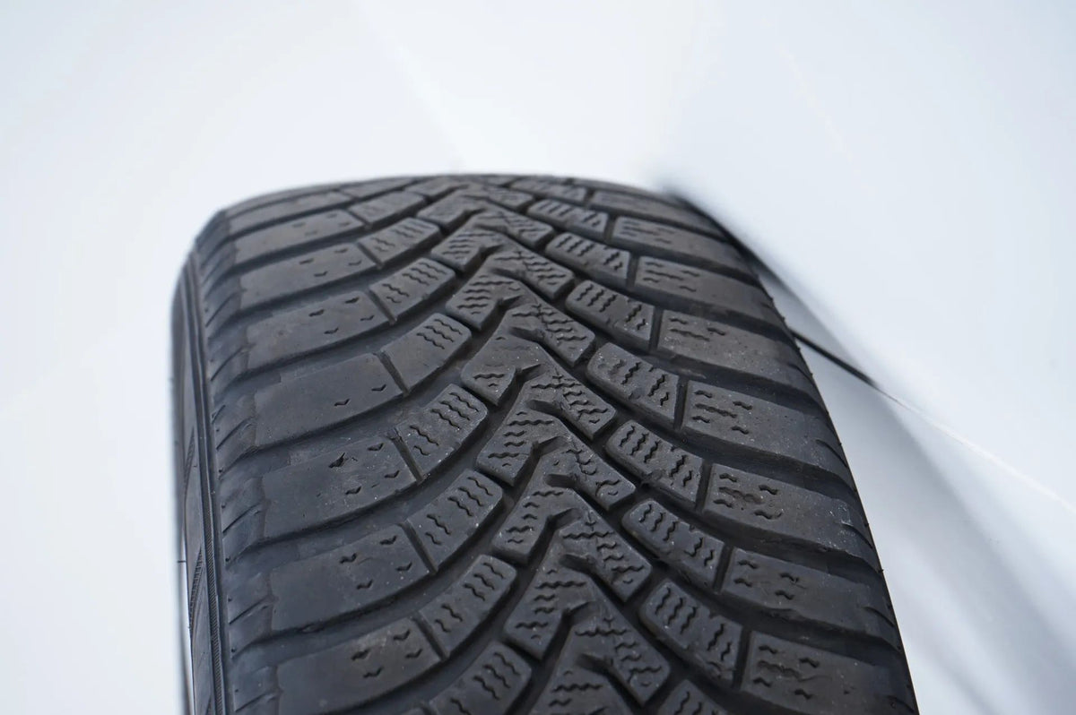 MINI Countryman F60 Winter Tires Winter Wheels 205 60 17 inch JCW539 Detailansicht 17