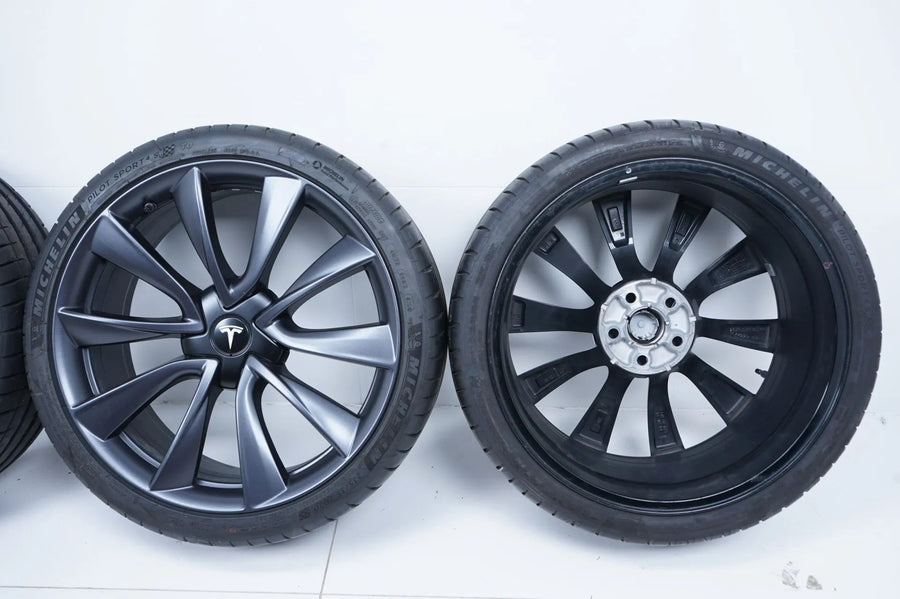Tesla Model 3 summer tires, summer wheels, 235/35/20 inch, 7mm tread depth