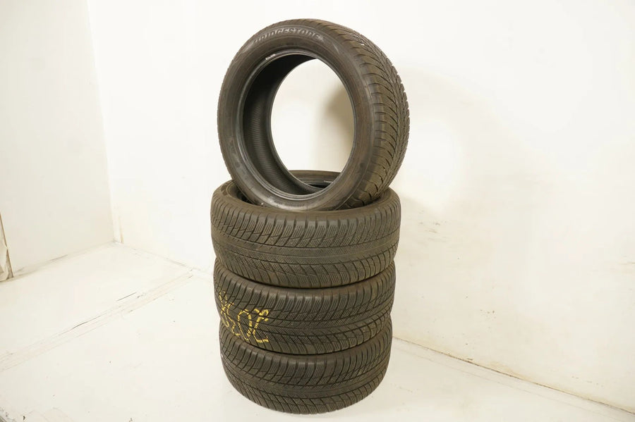 4 pneus hiver Bridgestone 245/50 R19 pouces DOT18 BMW*, profondeur de sculpture d'environ 5 mm, RFT