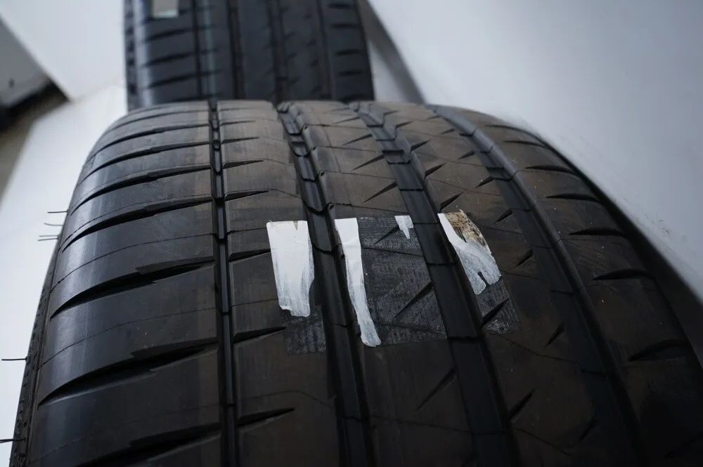 Jantes et pneus été 21 pouces pour Mercedes AMG GT W290 neuves Detailansicht 8