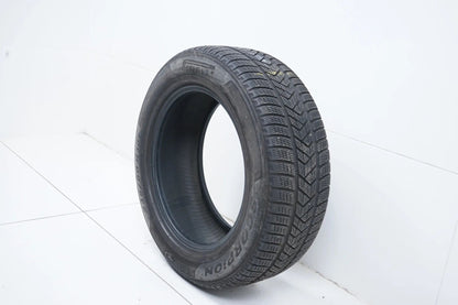 1x Winterreifen Pirelli 235 60 18 Zoll DOT19 MO ca.6mm