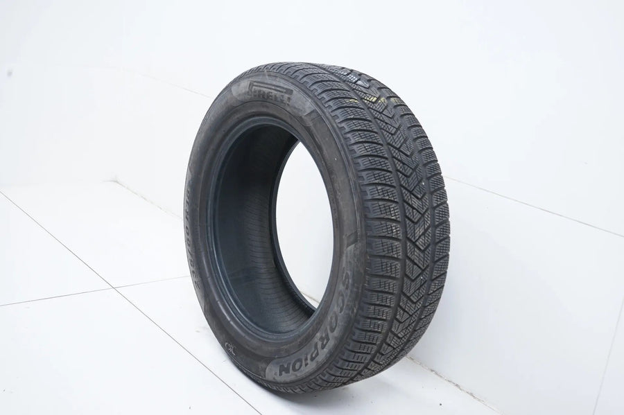1x Winterreifen Pirelli 235 60 18 Zoll DOT19 MO ca.6mm