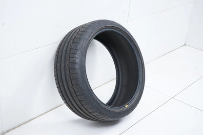 1 pneu été de démonstration Dunlop 245/35/19 pouces DOT15 MO