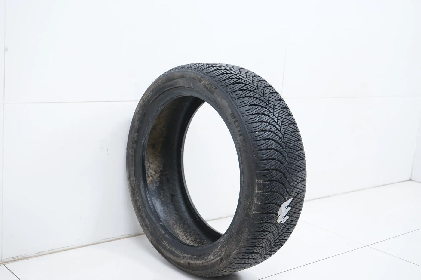1 x Allwetterreifen Westlake 225 45 18 Zoll DOT21 ca.7 mm