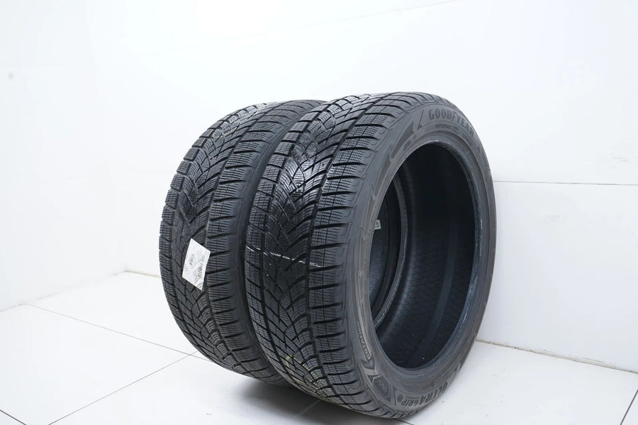 2 x Winterreifen Goodyear 275 45 21 Zoll ca.7 mm DOT19 MO