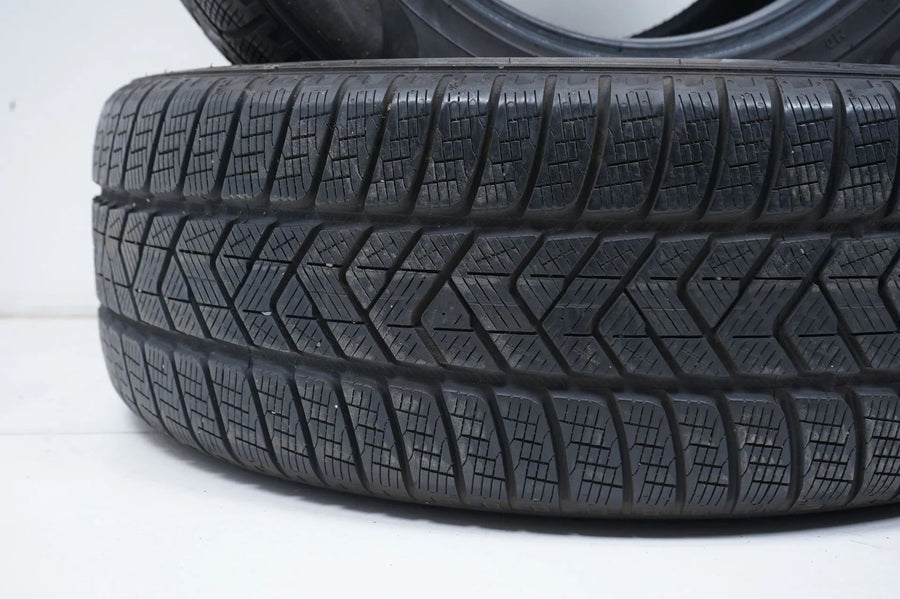 2x Pirelli winter tires 235 60 18 inch DOT19/17 MO approx. 4.5mm tread depth