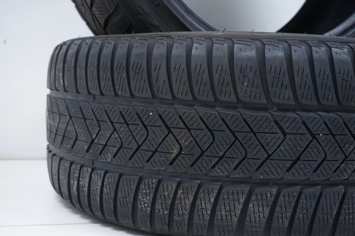 2x Winterreifen 275 40 18 Zoll Pirelli ca.4 mm DOT21/20 MO Detailansicht 6