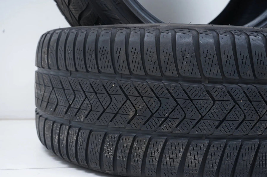 2x Winterreifen 275 40 18 Zoll Pirelli ca.4 mm DOT21/20 MO