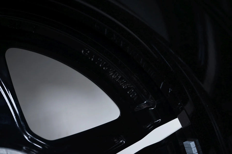 Mercedes C-Class Hybrid W206 AMG 18-inch summer wheels