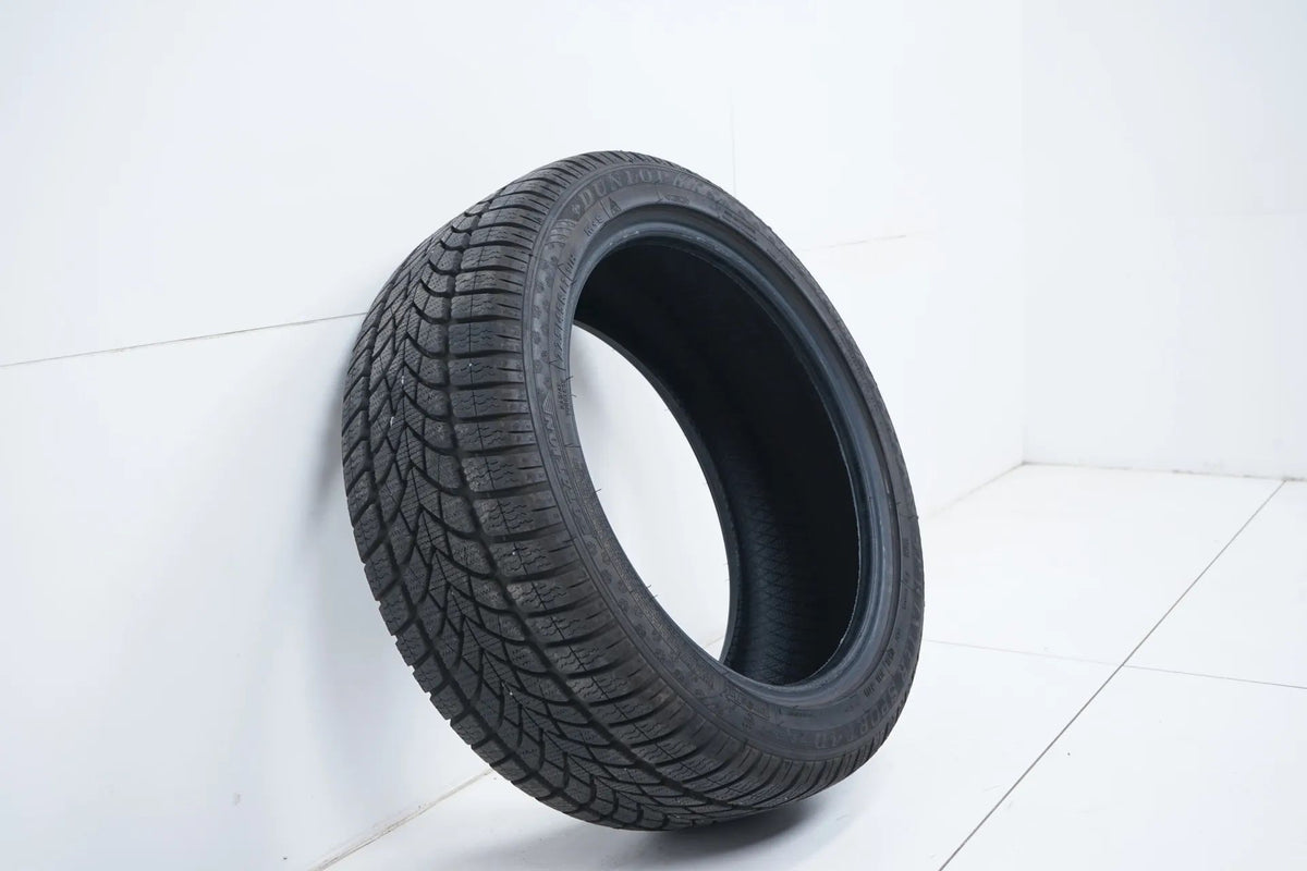 1x Winter tire 225 45 17 inch Pirelli DOT23 approx. 7 mm BMW* RFT Detail view 4