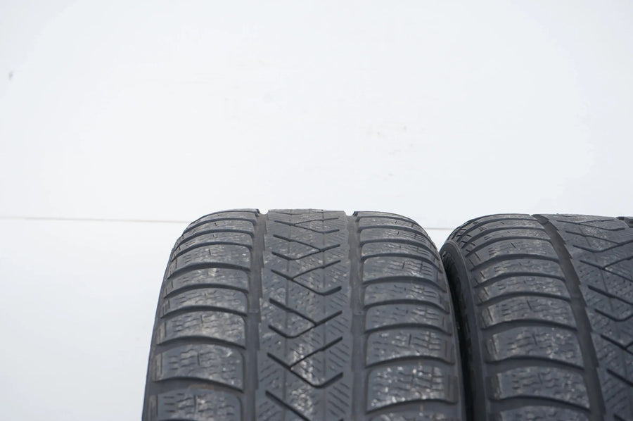 2 x Winterreifen Pirelli 225/45 R18 Zoll DOT21 ca.4mm MO RFT