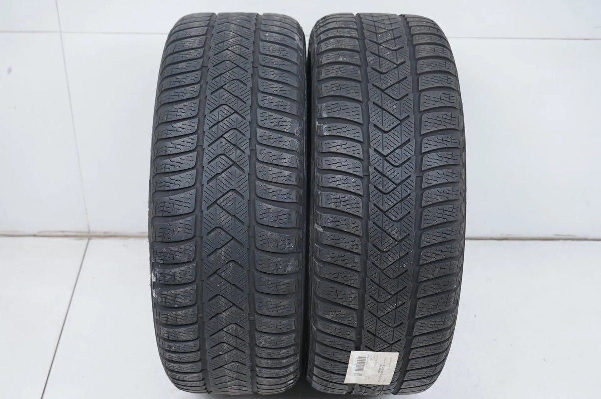 2 pneus d'hiver Pirelli 225/45 R18 18 pouces DOT21 env. 4 mm MO RFT Vue détaillée 2