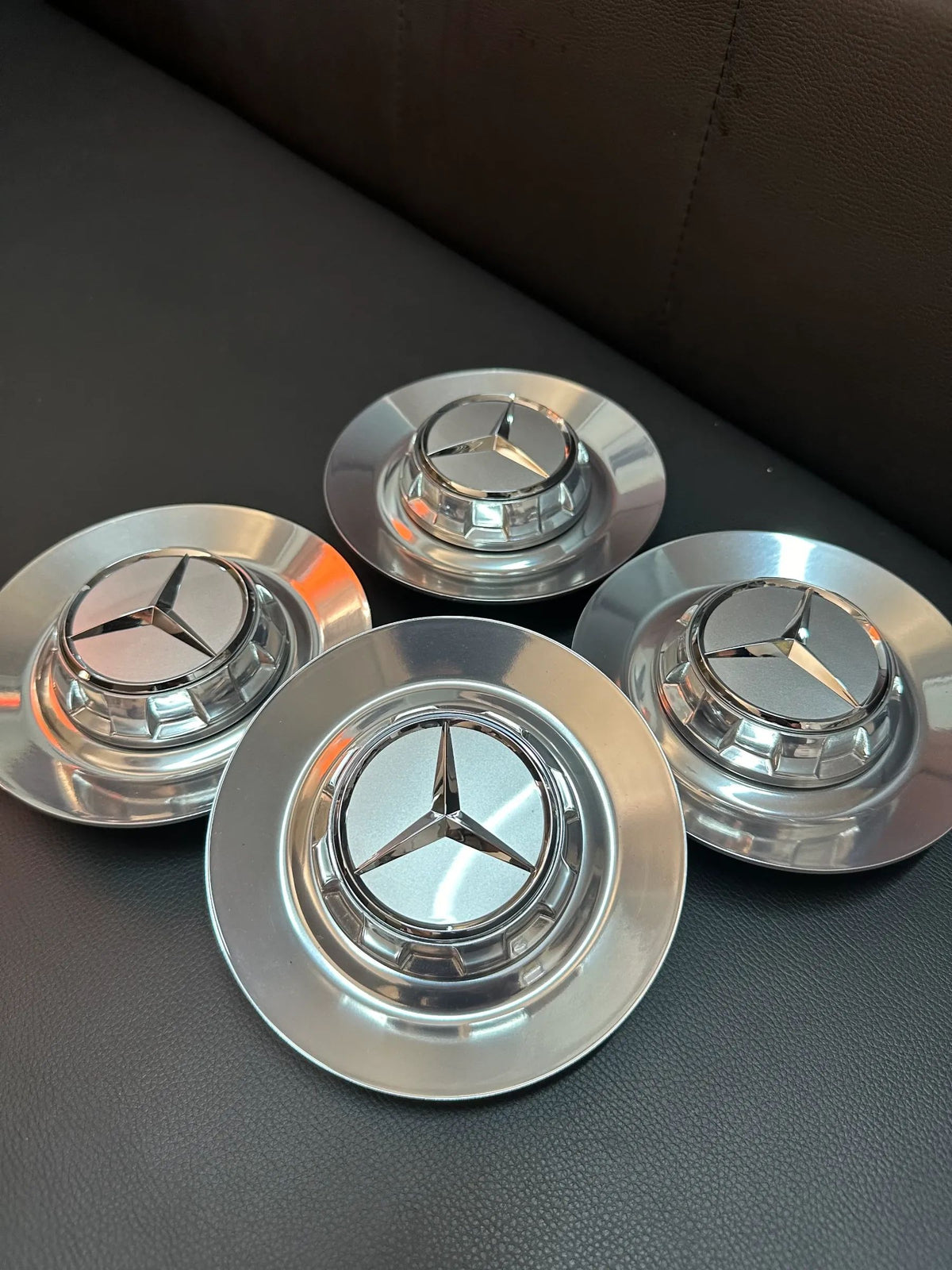 4x Original Mercedes Kreuzspeiche AMG Nabendeckel A0004001100 Silber/Chrom