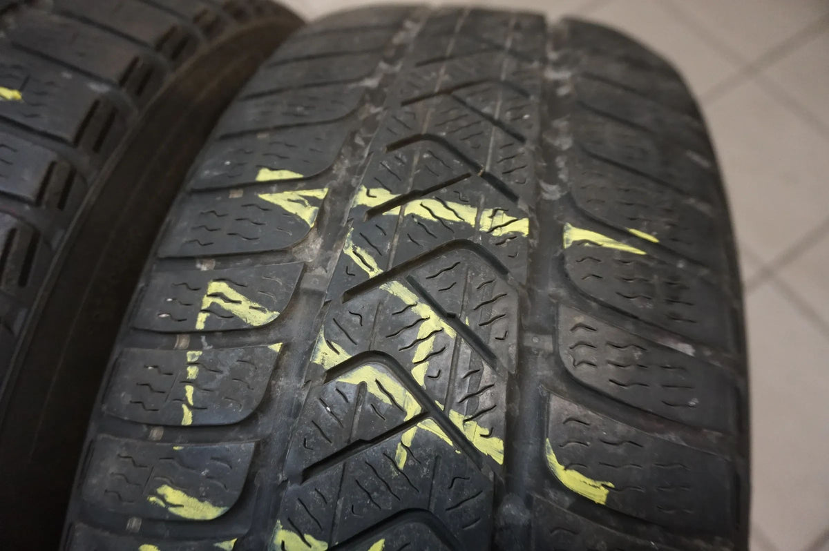 2 X 215 55 R17 94H Pneus hiver Pirelli SottoZero 3 2018 4mm Vue détaillée 3