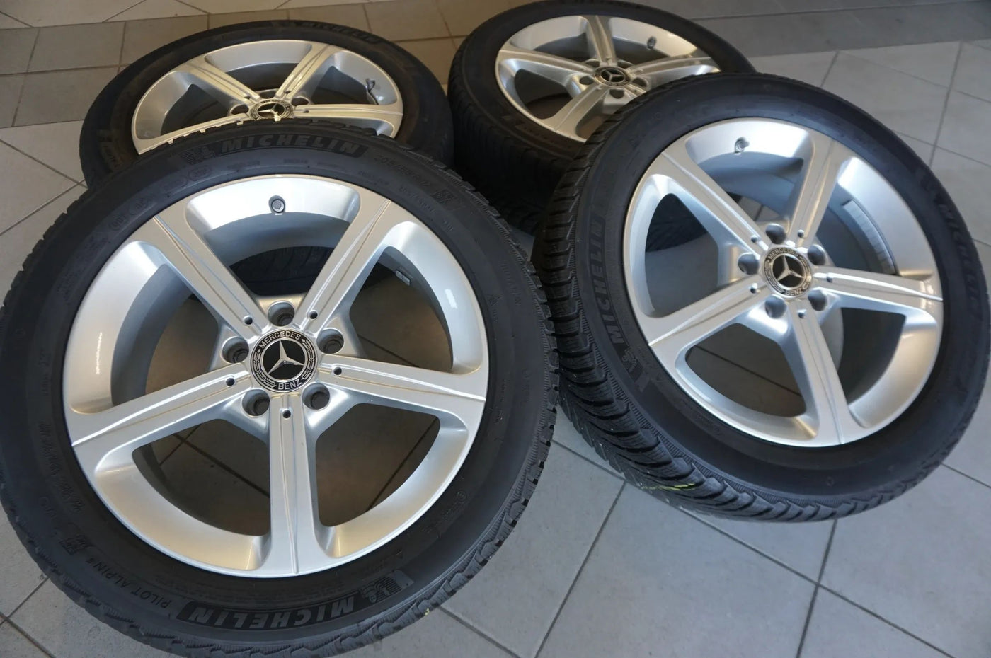 Mercedes A-Klasse W177 B-Klasse CLA C118 Alufelgen Winterreifen 205 55 R17 7mm