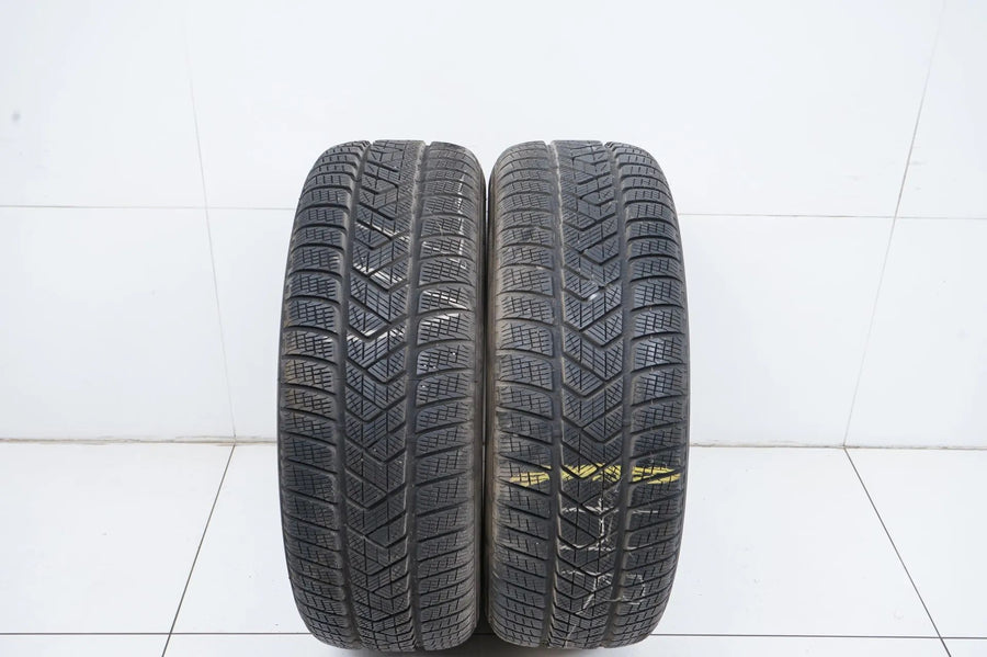 2x Pirelli winter tires 235 65 17 inch DOT20/19 MO approx. 6 mm tread depth