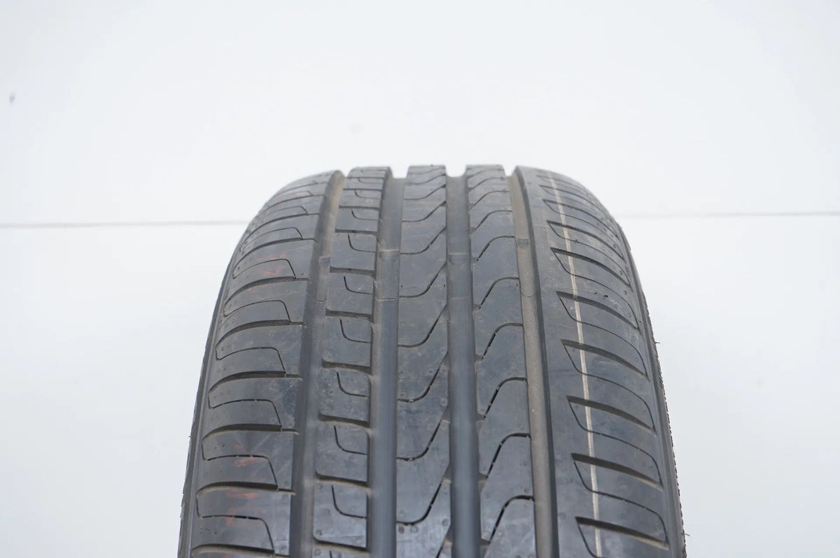 1x DEMO summer tire Pirelli 225 40 18 inch DOT16 BMW* RFT Detail view 4