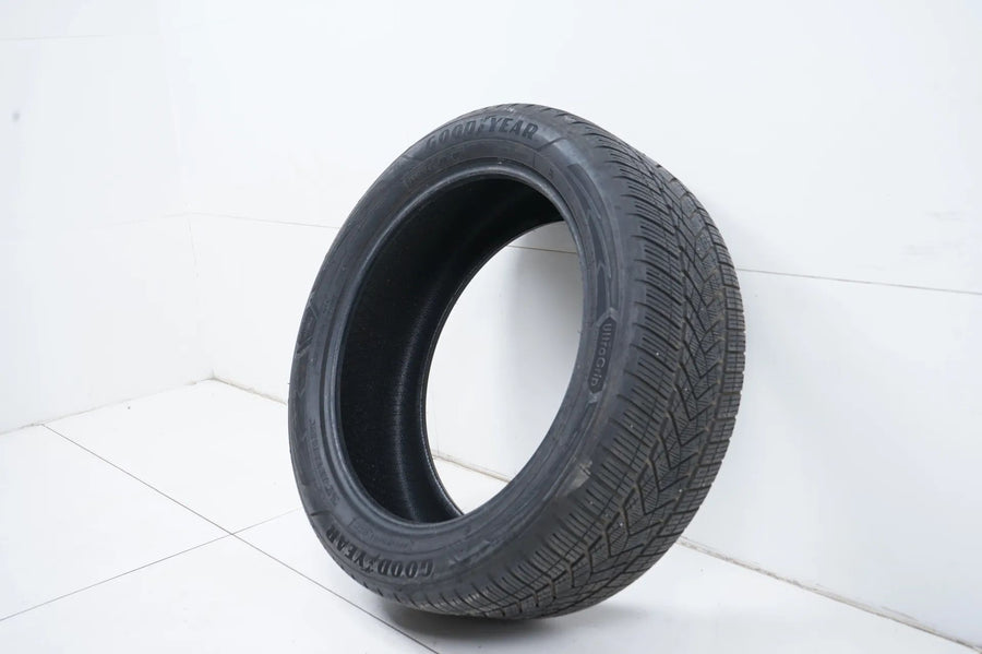 1x Winterreifen Goodyear 255 50 21 Zoll DOT21 BMW* ca.5mm