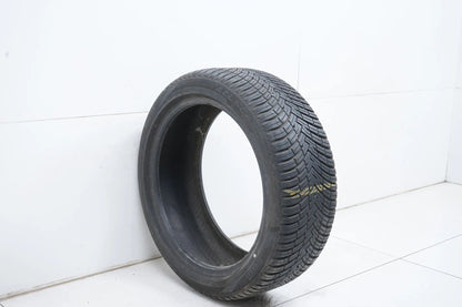 1 x Allwetterreifen Pirelli 225 45 18 Zoll DOT22 ca.6 mm