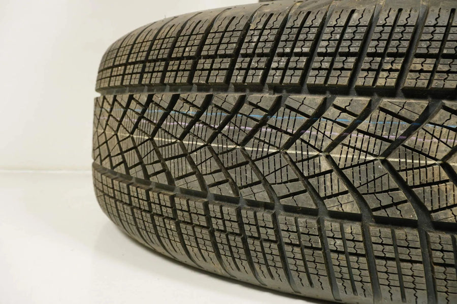 2x New DEMO Winter Tires Goodyear 235 60 20 inch DOT21 BMW*