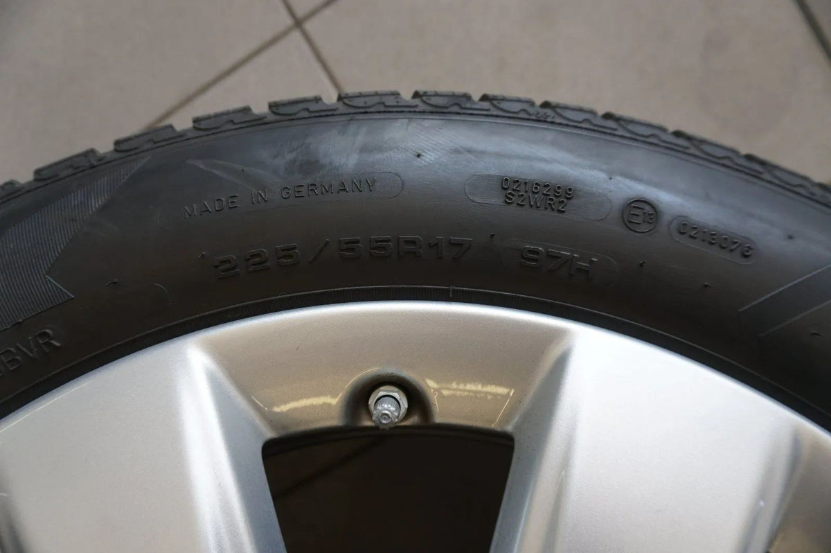 Original Mini Countryman F60 SE Alloy Wheels Winter Tires 225 55 R17 Inch 6mm Detailansicht 8