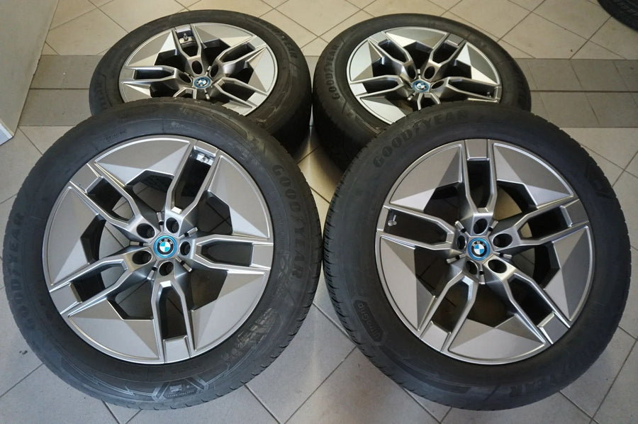 Jantes alu originales BMW iX I20 TOP 20 pouces Style 1002 pneus hiver 5A02653 GRE