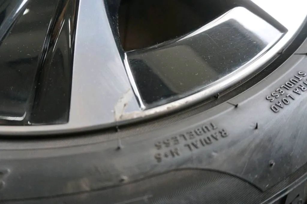Original Mercedes E Klasse W213 S213 18 Zoll Alufelgen Winterräder Winterreifen Detailansicht 3