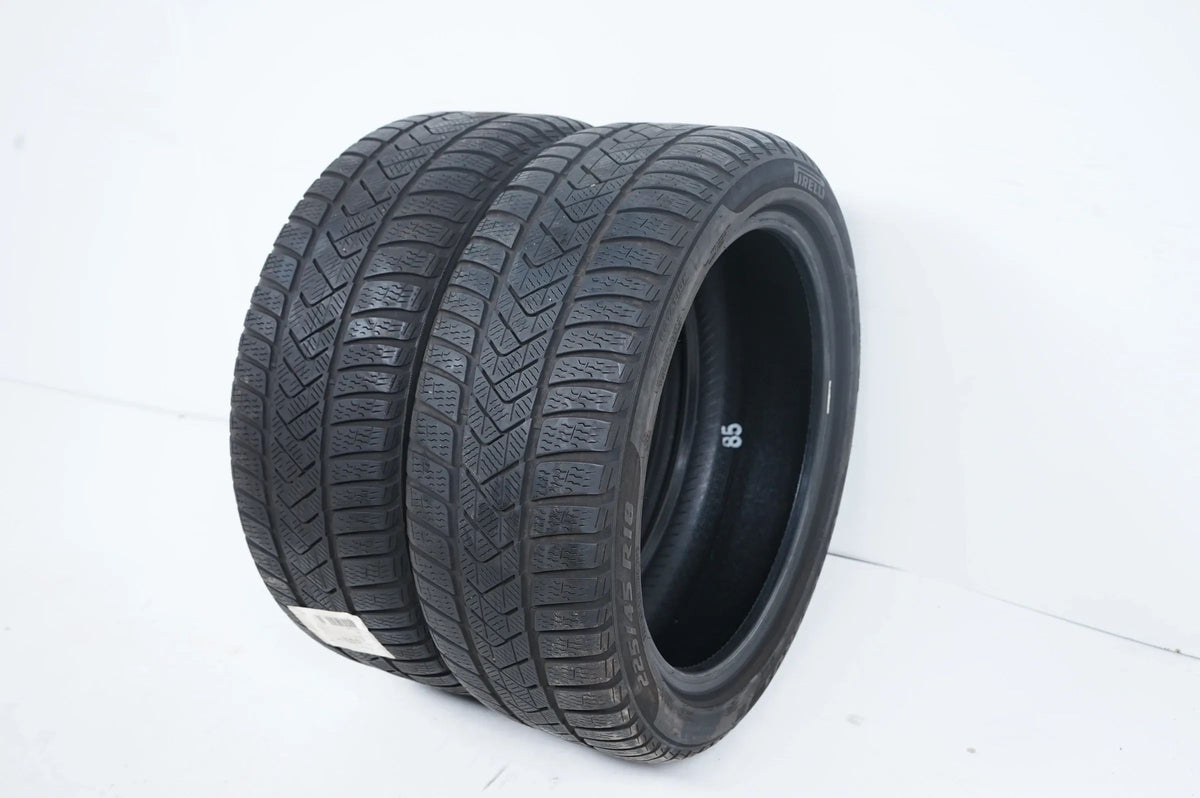 2 x pneus hiver Pirelli 225 45 18 pouces DOT21 env. 4 mm MO RFT Vue détaillée 3