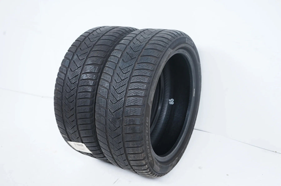 2 x pneus hiver Pirelli 225 45 18 pouces DOT21 env. 4 mm MO RFT