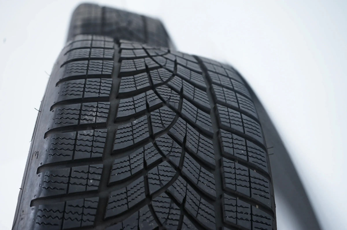 Pneus/jantes hiver 245/40/19 pouces pour Mercedes Classe CLE W236 Detailansicht 11