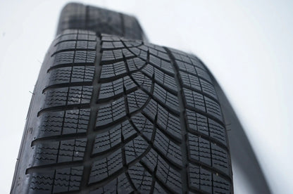 Pneus/jantes hiver 245/40/19 pouces pour Mercedes Classe CLE W236