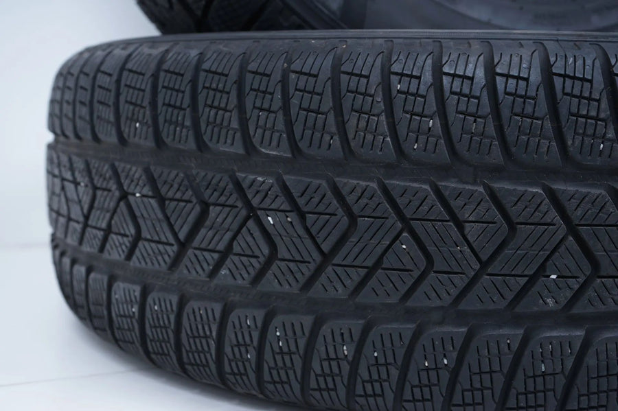 2x Winterreifen Pirelli 235 65 17 Zoll DOT18 MO ca.5 mm
