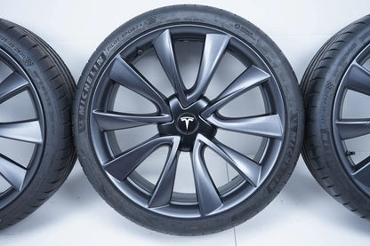 Tesla Model 3 summer tires, summer wheels, 235/35/20 inch, 7mm tread depth