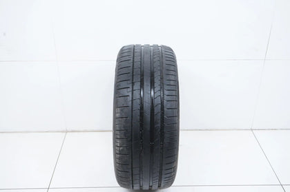 1 pneu été Pirelli DOT18 255/45/19 pouces, profondeur de sculpture d'environ 5 mm.