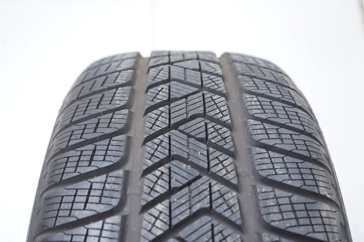 1x Winterreifen Pirelli 235 65 17 Zoll DOT20 MO ca.7 mm Detailansicht 5