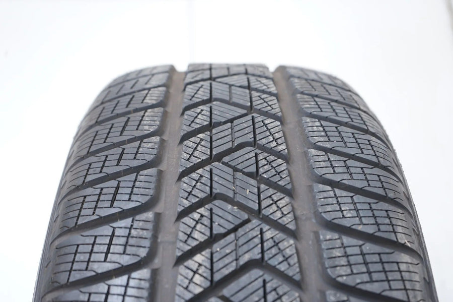 1x Winterreifen Pirelli 235 65 17 Zoll DOT20 MO ca.7 mm