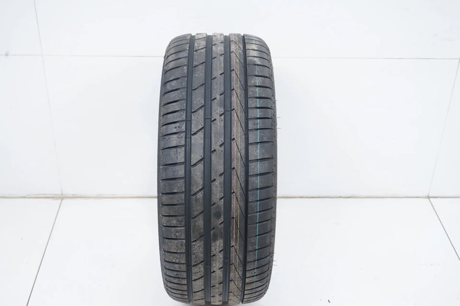 1x Pneu d'été DEMO Hankook 245 45 18 pouces DOT23 Bmw*MO